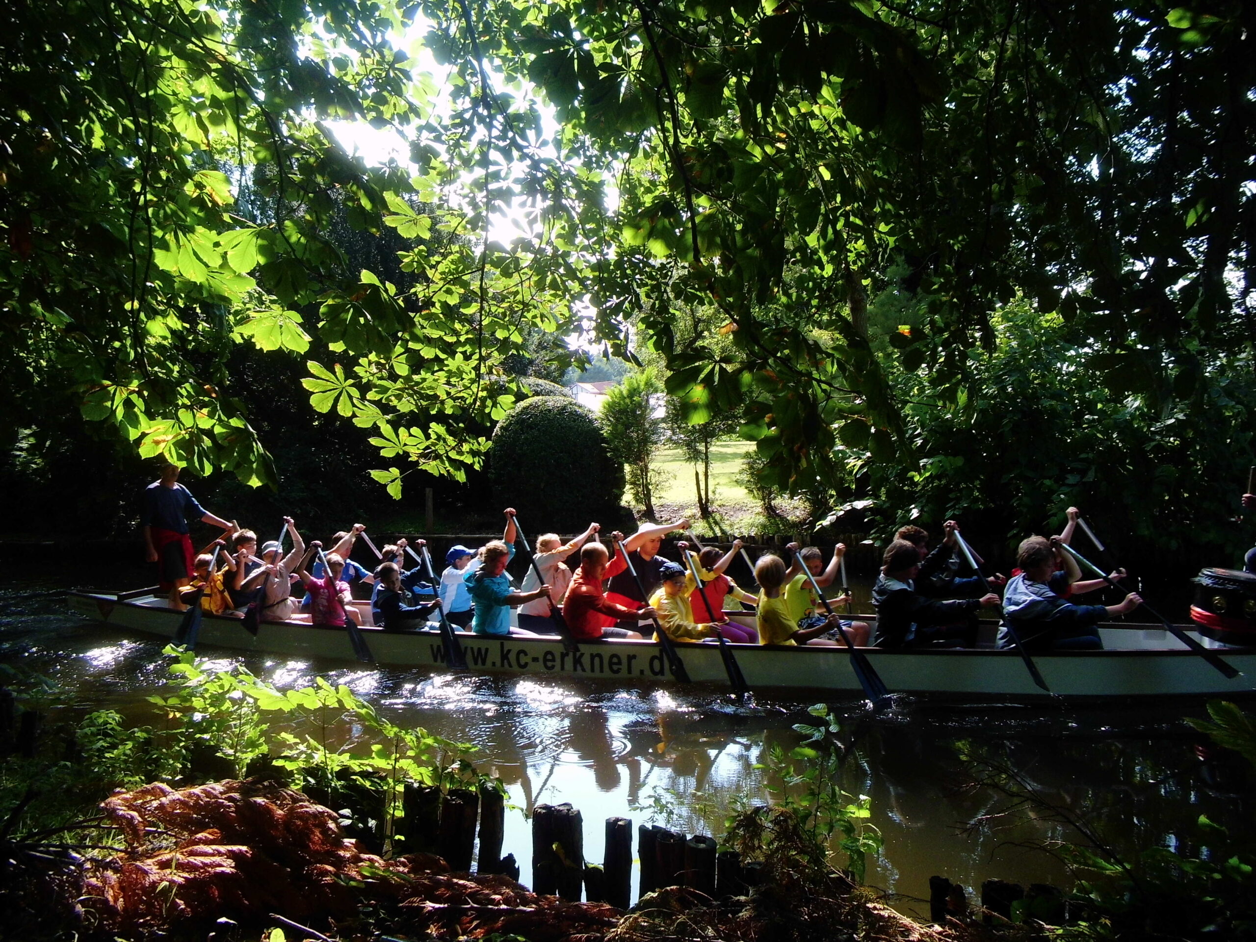 Zeremonie der Sonderklasse – Drachenboot-TAUFE
