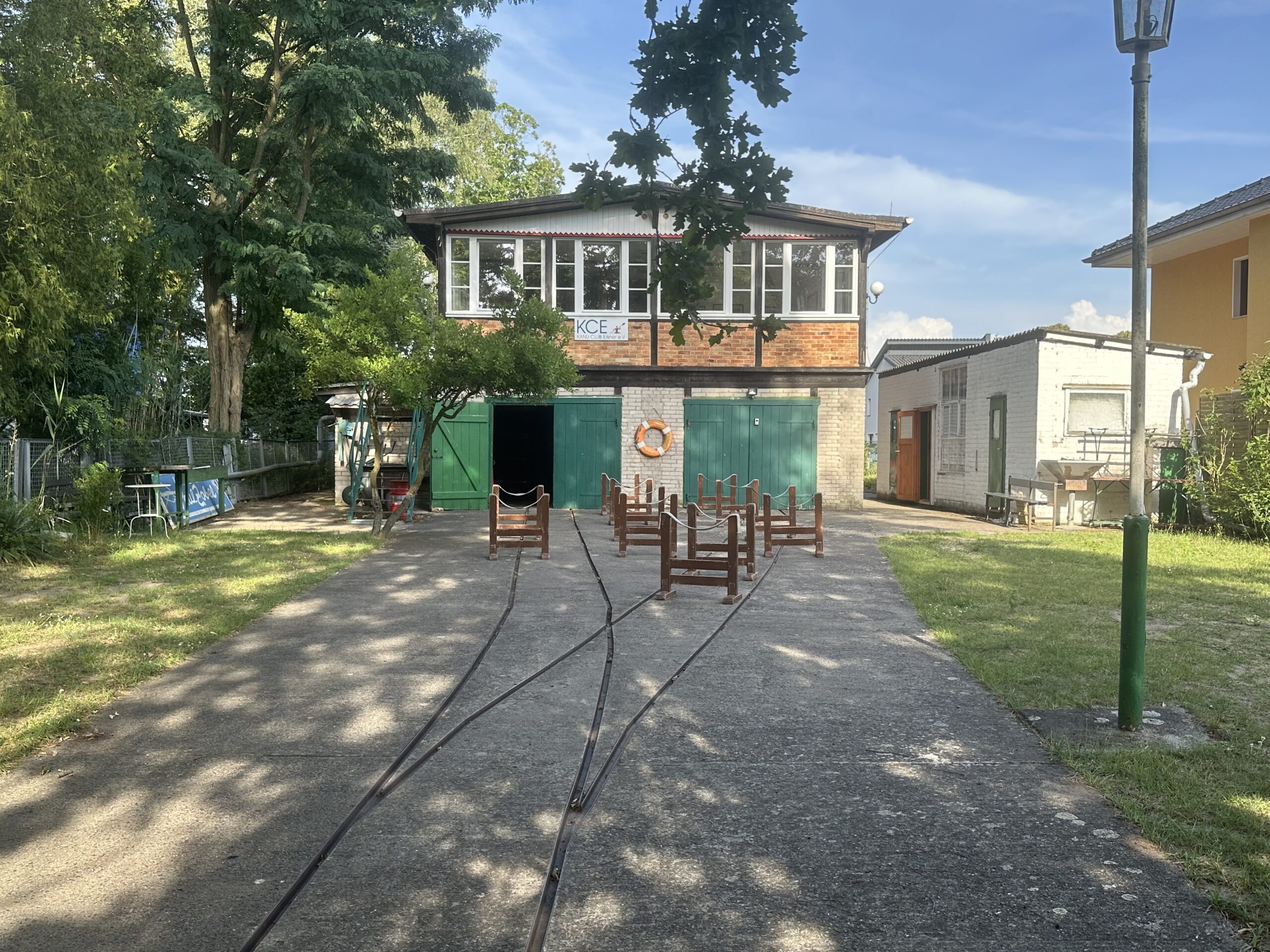 Das Bootshaus des Kanu-Club Erkner an der Spree