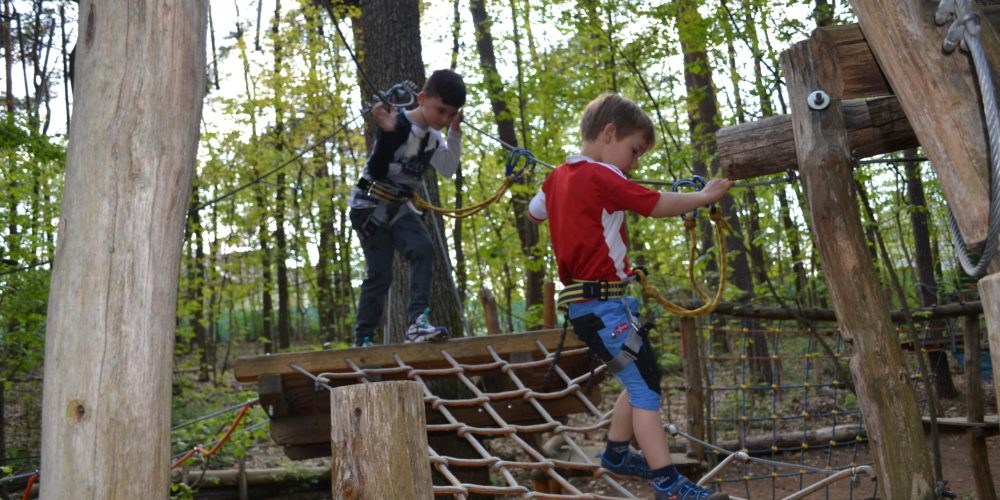MINIS: Sport in luftiger Höhe – Bambini-Kletterparcour Grünheide