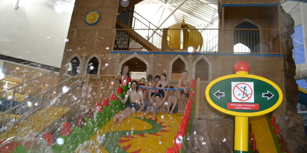 Kanu-Minis/Jugend: Besuch im Schwapp Fürstenwalde – Rutsche hinunter, Treppe hinauf,……