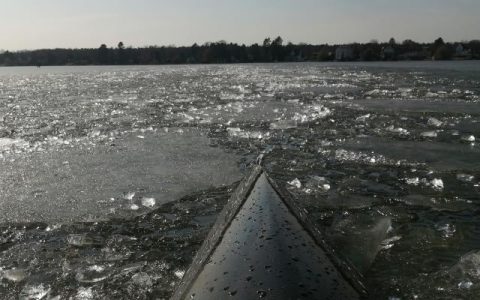 Frühlingstemperaturen locken aufs Wasser – Naturerlebnis Eis