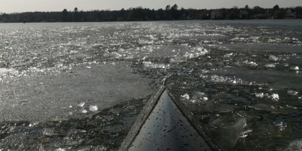 Frühlingstemperaturen locken aufs Wasser – Naturerlebnis Eis